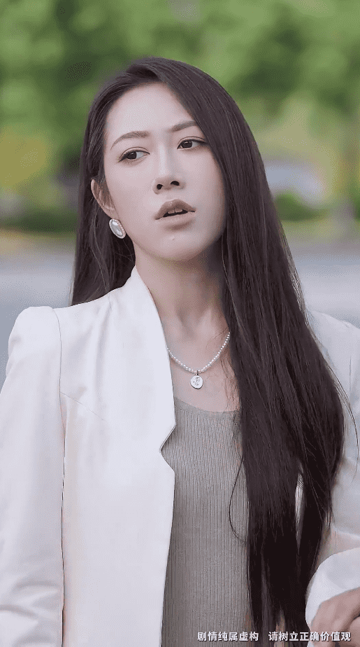 军训求雨我玄学大佬的身份瞒不住了 第01集